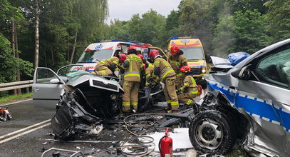 Jego auto rozpadło się na części po zderzeniu z radiowozem. 25-letni Krzysztof zmarł straszną śmiercią