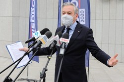 Biedroń: Trzeba Kaczyńskiemu prosto w oczy powiedzieć, że jest draniem