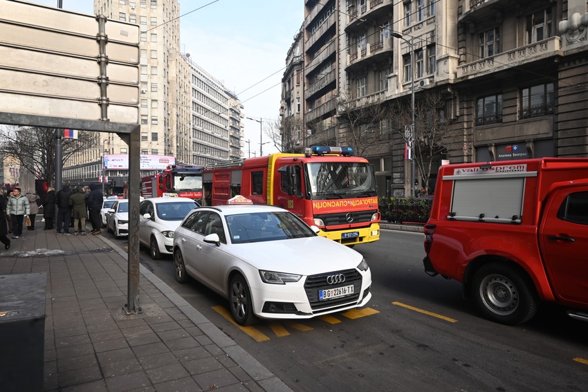 Požar u zgradi pored hotela na Terazijama