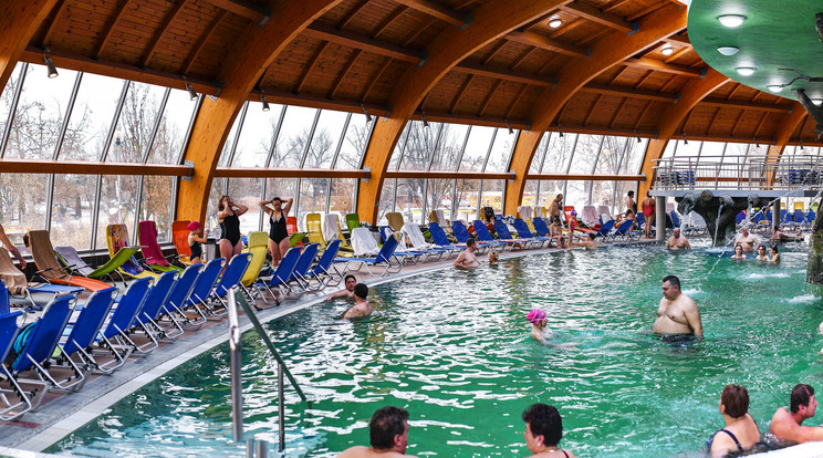 A gyógyfürdő és a város is számos élményt kínál. /Fotó: MTI Oláh Tibor