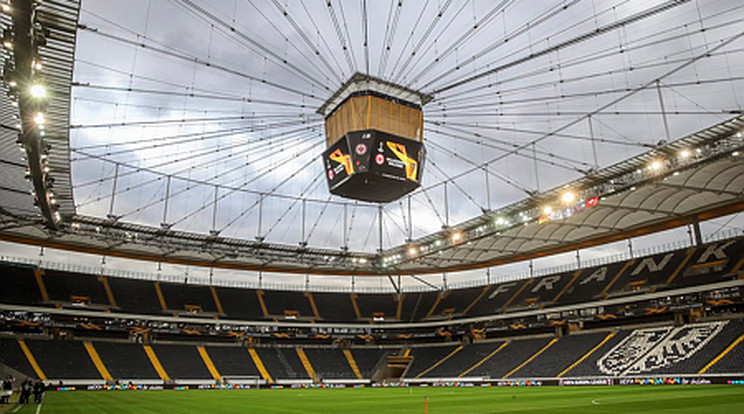 A stadion üres széksorai a labdarúgó Európa-liga nyolcaddöntőjének Eintracht Frankfurt - FC Basel első mérkőzése előtt Frankfurtban 2020. március 12-én. / Fotó: MTI/EPA/Armando Babani