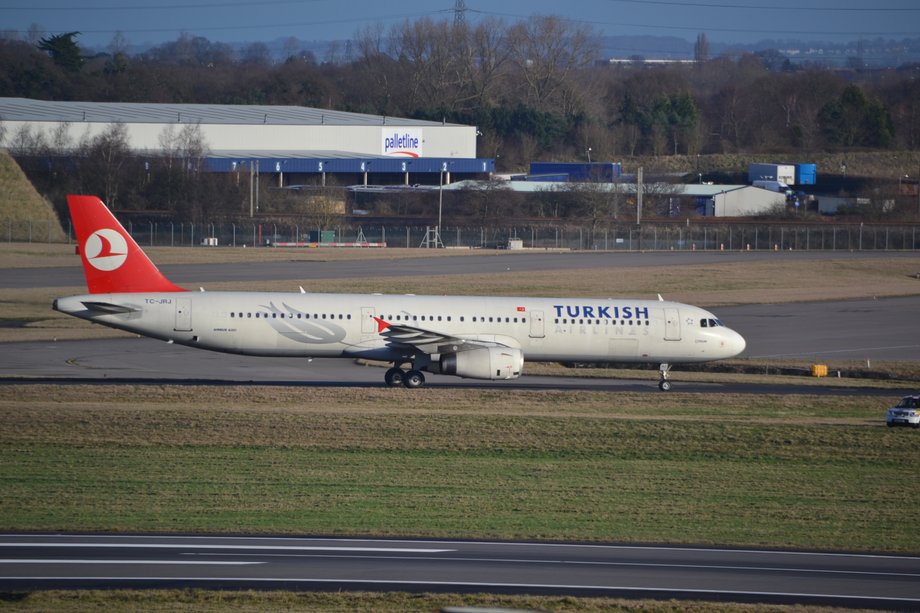 Do ptaka - choć w unowocześnionej i bardziej nowoczesnej formie - nawiązuje też logo Turkish Airlines. Nie jest to ptak abstrakcyjny - Turcy wybrali gęś. 