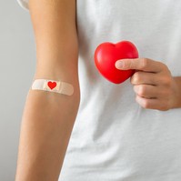 Valódi hőstett, amitől garantáltan büszkék leszünk magunkra: ADJUNK VÉRT!