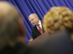 Niech rząd walczy z kryzysem, nie z sobą