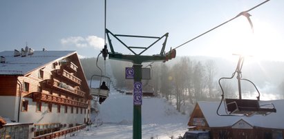 Narciarze zawiśli nad ziemią