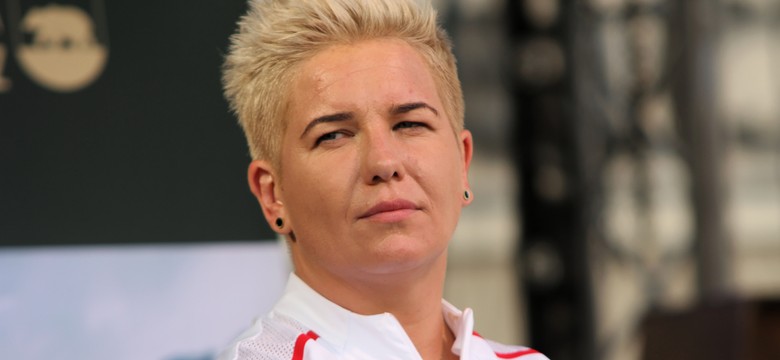 Anita Włodarczyk z opatrunkiem na dłoni. "Chłopak mnie zdenerwował"