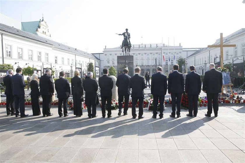 Posłowie PiS składają hołd