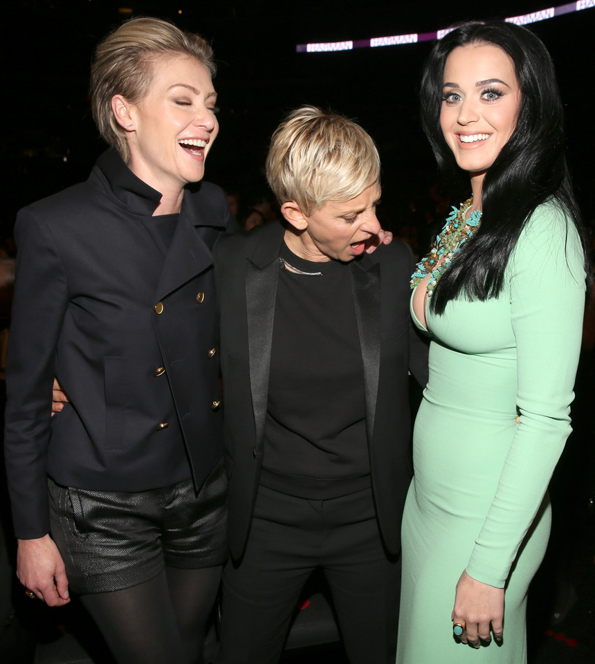 Portia de Rossi, Ellen DeGeneres i Katy Perry na Grammy 2013 (fot. Getty Images)