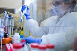 Laboratorium Instytutu Chemii Bioorganicznej Polskiej Akademii Nauk w Poznaniu, w którym wykonywane są testy na obecność koronawirusa, marzec 2020 r.