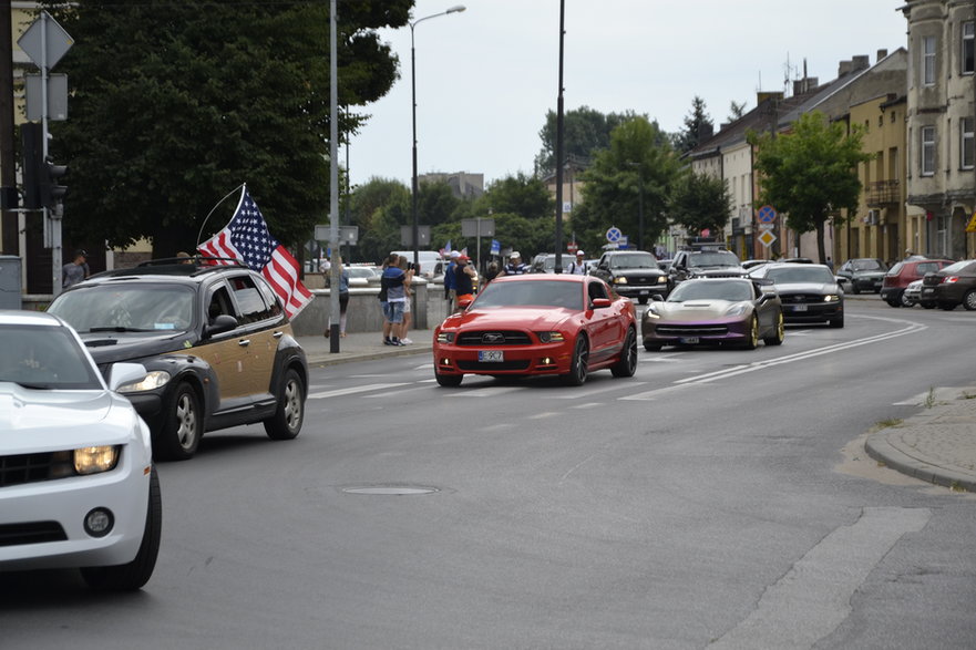 Parada aut amerykańskich w Ozorkowie