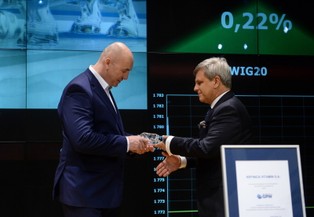 Kurs PDA Krynica Vitamin wzrósł o 2,45 proc. na debiucie na rynku głównym GPW