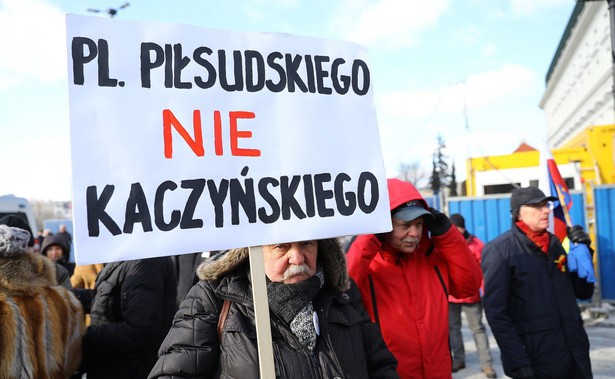 Protest przeciw pomnikom smoleńskim