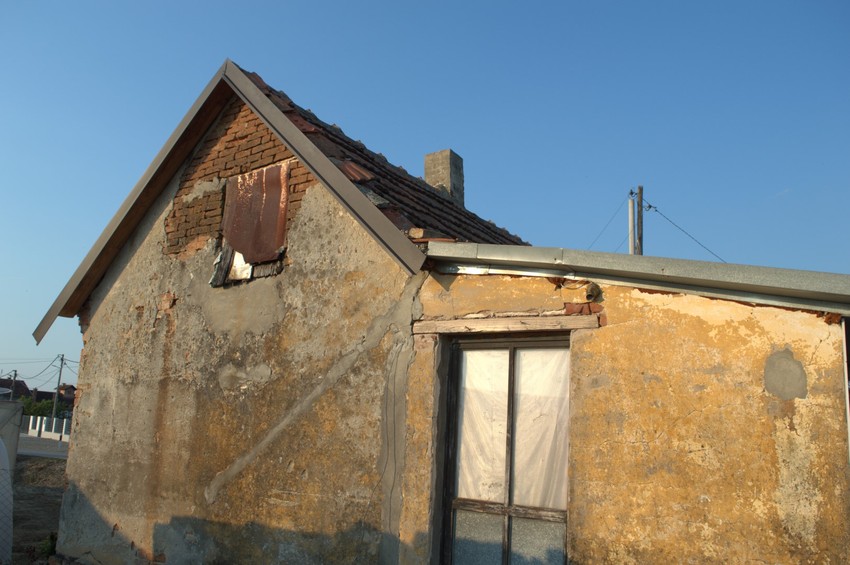 Oronula kuća samo što se ne sruši