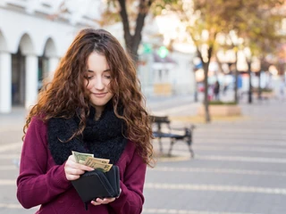 W przypadku starszych nastolatków głównym źródłem wiedzy finansowej jest TikTok (48 proc.), YouTube (45 proc.) i Instagram (31 proc.) - wynika z badań Santandera z sierpnia br.