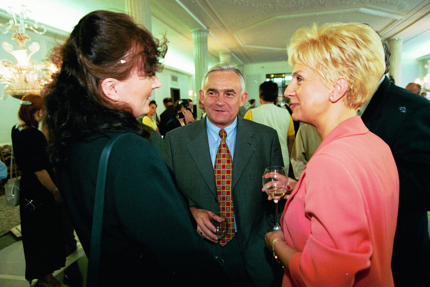 Leszek Miller i Barbara Blida (z prawej) w 1997 r.