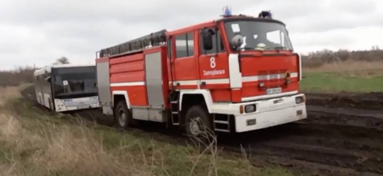Polskie wozy strażackie służą Ukrainie. Pomagają w korytarzach humanitarnych 
