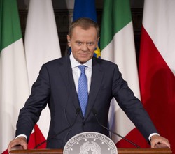 Tusk wie, kto wyciągnie Europę z kryzysu. To premier Włoch