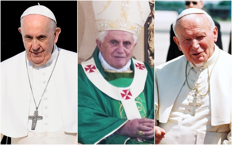 Pápež František, pápež Benedikt XVI. a pápež Ján Pavol II.