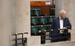 Korwin-Mikke krytykuje "500 Plus". "Żeruje się na głupich ludziach"