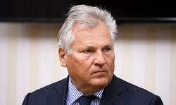 Aleksander Kwaśniewski ujawnił, co działo się z jego kolanem. &quot;Chodzę jeszcze słabo&quot;