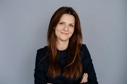 Dziecko skrzywdzone przemocą seksualną w Polsce. Z jakimi kosztami może mierzyć się rodzina?