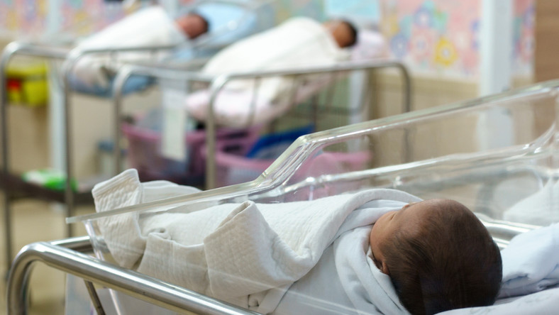 Kazachstan: kobieta urodziła bliźnięta w odstępie dwóch miesięcy