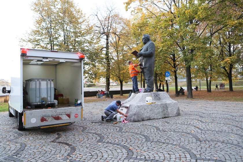 Katowice. Zniszczenie pomnika gen. Jerzego Ziętka