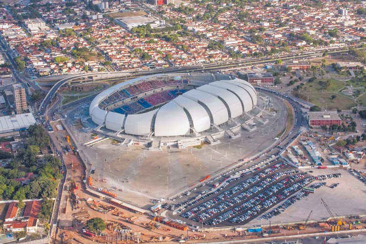 Arena das Dunas to nowy stadion.<br>
● ostateczny koszt budowy: 189,5 mln dol.<br>
● oddany do użytku: 19.01.2014 r.<br>
● pojemność podczas MŚ: 42 086<br>
● liczba meczów na MŚ: 4<br>
● użytkownik: America FC<br>
<br><br>
 fot. materiały prasowe