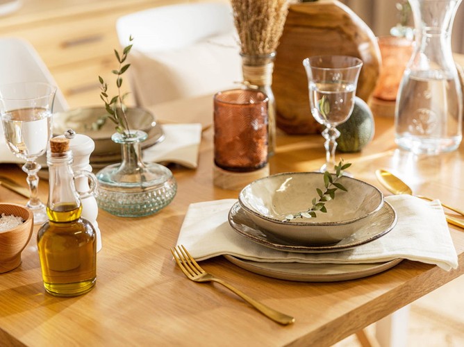 Aranżacje stołu i wnętrz na letnie przyjęcia