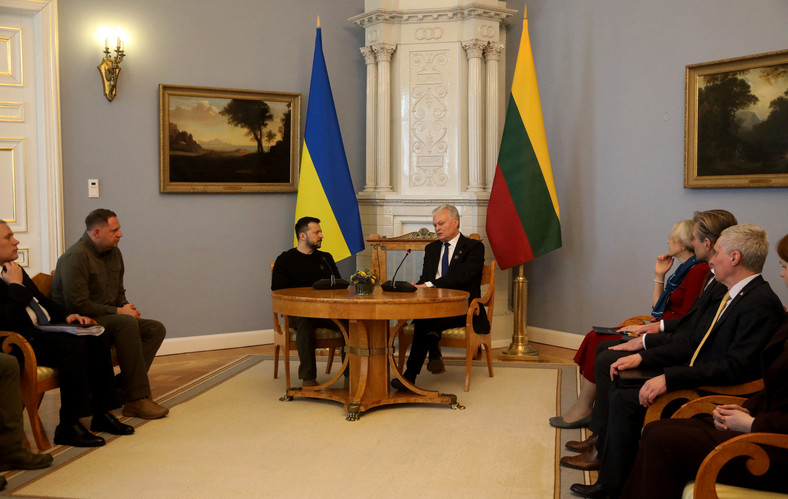Prezydent Litwy Gitanas Nauseda i prezydent Ukrainy Wołodymyr Zełenski w Pałacu Prezydenckim w Wilnie, 11 kwietnia 2024 r.