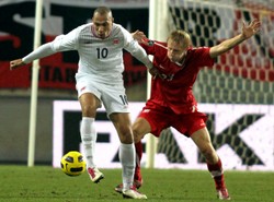 Tatuaż Carewa z błędem. Z "reguł" wyszły... "menstruacje"