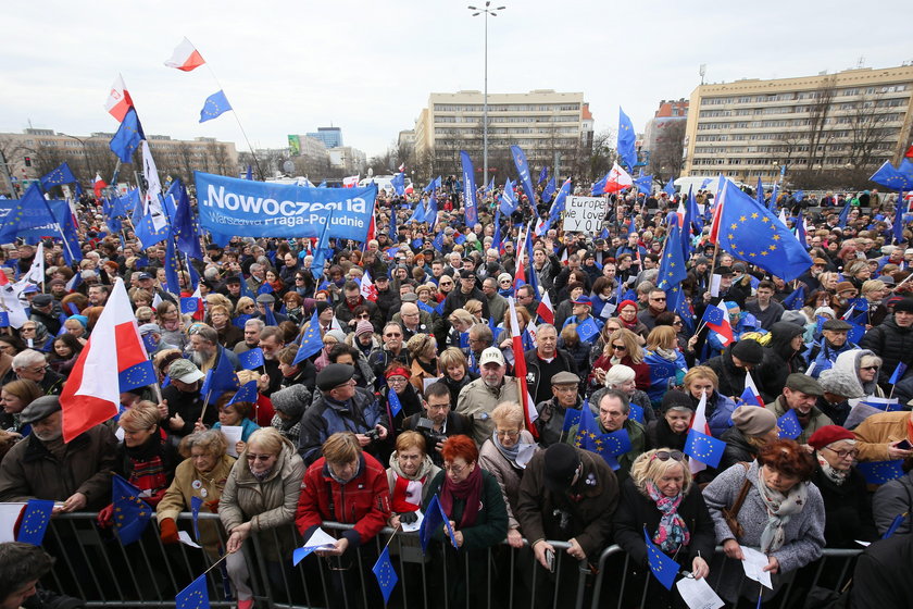 Opozycja na marszu "Kocham Cię, Europo". Nie ma Schetyny