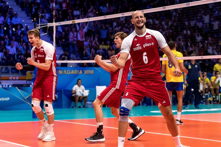 Radość Polaków - od lewej: Artura Szalpuka, Jakuba Kochanowskiego i Bartosza Kurka