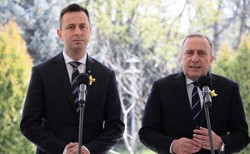 Schetyna wzywa Kaczyńskiego na debatę. "Polacy muszą wiedzieć, jaki mają wybór"