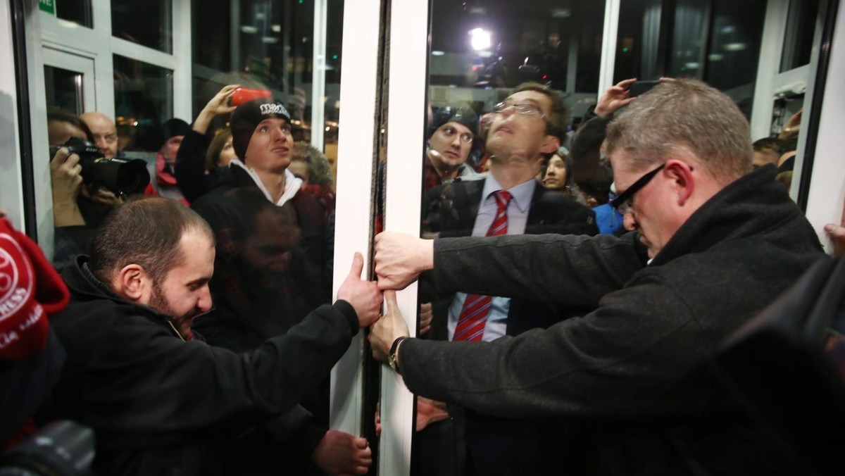 Grzegorz Braun WARSZAWA PKW MANIFESTACJA OKUPACJA SIEDZIBY 