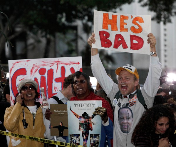 Fani Jacko w czasie procesu doktora Conrada Murraya