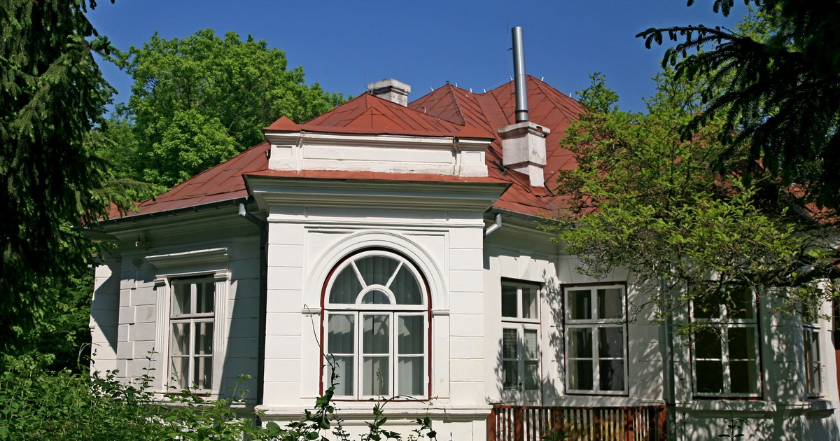 Mało znane uzdrowisko leczy od ponad 185 lat! Zachwyca leśnym krajobrazem i zabiegami