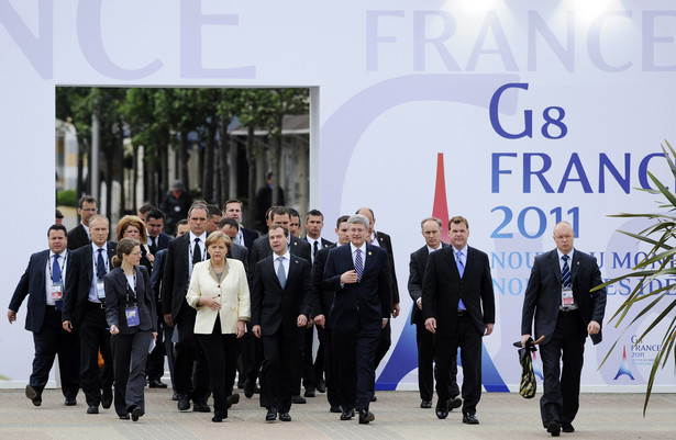 Angela Merkel i Dmitrij Miedwiediew na spotkaniu grupy G8 we Francji