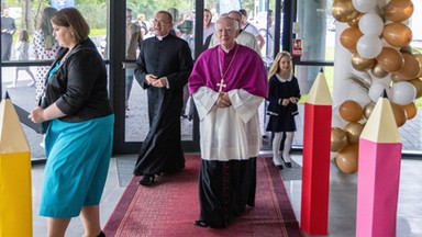 Abp Marek Jędraszewski pisze o ślubach i komuniach. "Niepokojąca tendencja"