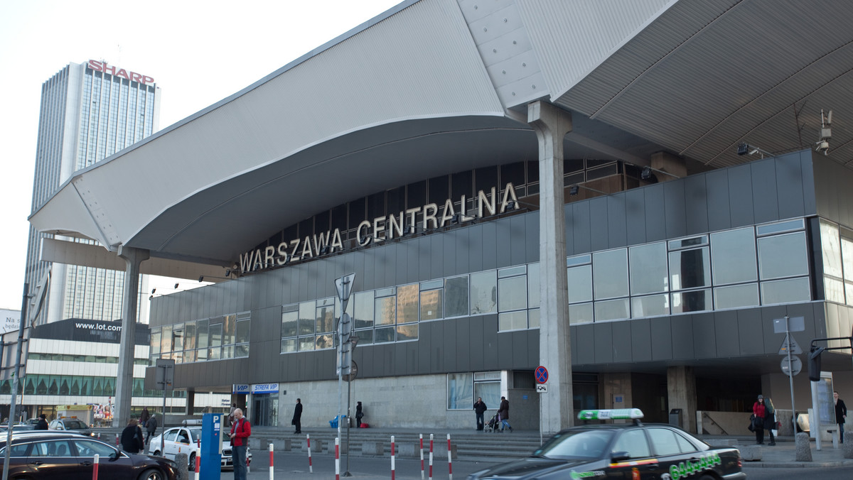 Prezes PKP Krzysztof Mamiński zdecydował o nadaniu Dworcowi Centralnemu w Warszawie imienia Stanisława Moniuszki. To efekt inicjatywy założonego przez Marię Fołtyn Towarzystwa Miłośników Muzyki Moniuszki - informuje radio RDC.