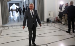 Ostra reakcja prof. Owczuka na słowa Karczewskiego o zarobkach anestezjologów. "Bardzo ubolewam..."