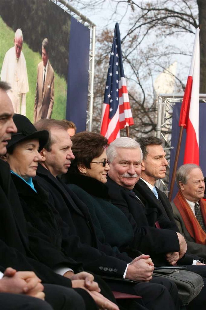 Niemiły zgrzyt na odsłonięciu pomnika Reagana