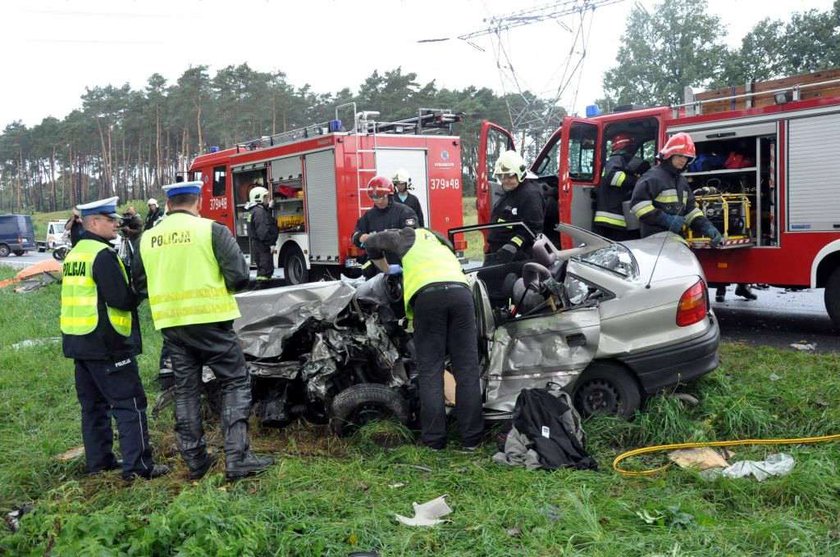 Wypadek busa w Lubuskiem. 2 osoby nie żyją