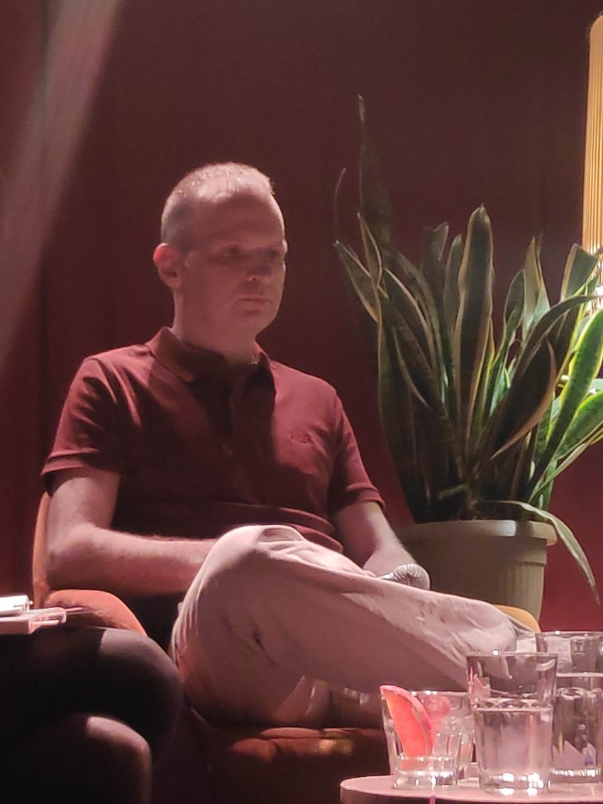 Marko Stalevski promovisao je svoju prvi zbirku pesama "Tragovi kočenja"