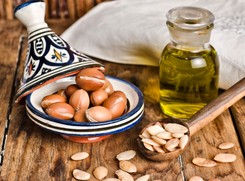 Nie żałuj sobie oleju arganowego. Dba nie tylko o urodę