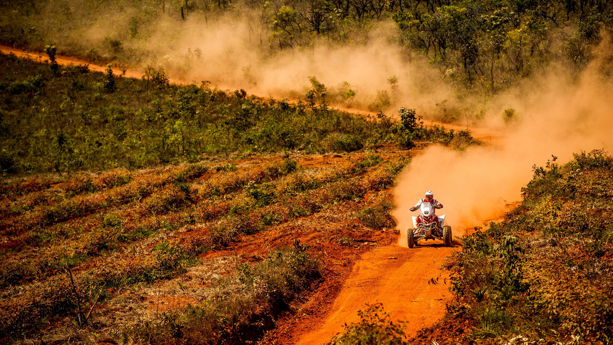 Kilka dni temu gruchnęła informacja, że Rajd Dakar nie pojedzie w przyszłym roku przez Peru. Organizatorzy - Amaury Sport Organisation - ma teraz sporą zagwozdkę, jak poprowadzić trasę, by nie skrócić jej do 6 000 kilometrów... Ja po cichu liczę na to, że pewnie jeszcze nie w tym roku, ale może za jakiś czas, pojedziemy do Brazylii.