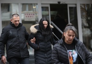 Porodica ubijenog Dalibora Todorovića, otac, majka i sestra (u sredini)