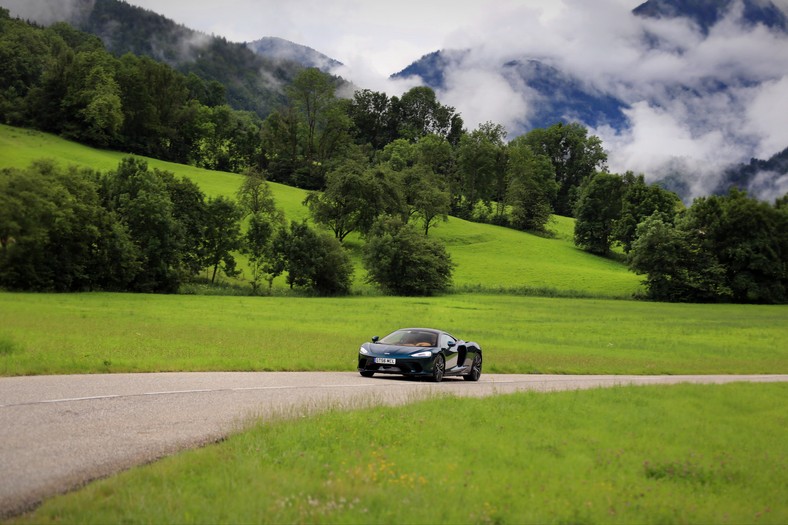 McLaren GT (2021)