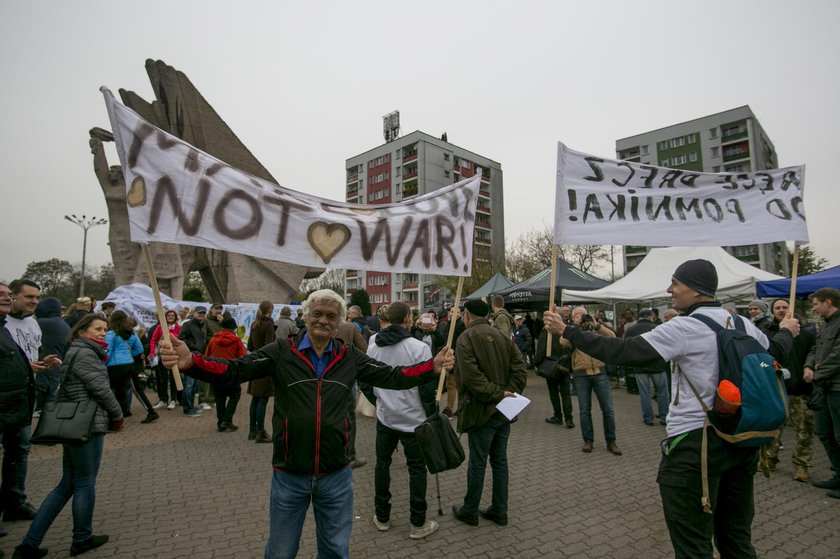 Dąbrowa Górnicza. Obrona pomnika Bohaterów Czerwonych Sztandarów