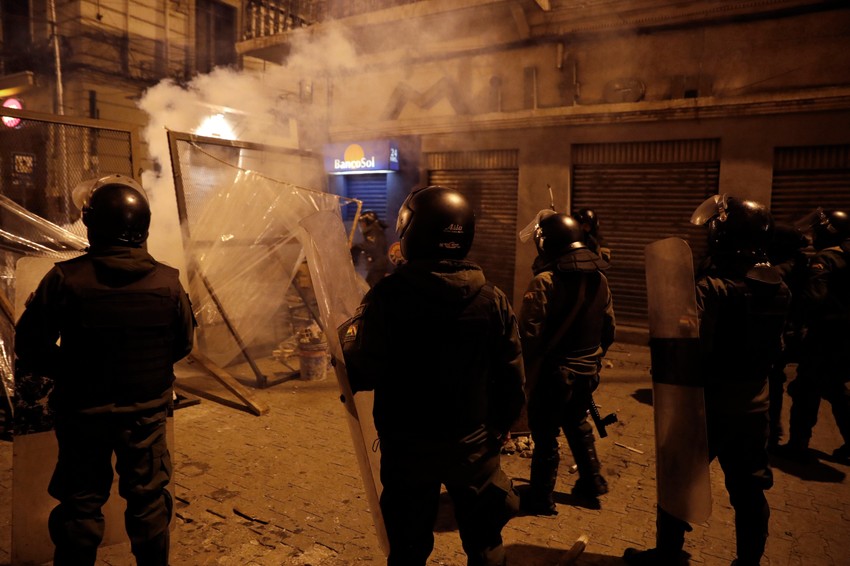 Policija obuzdava pristalice Moralesa